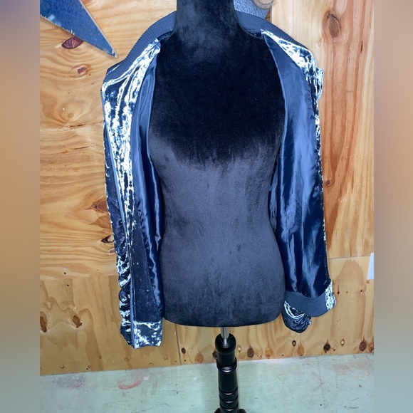 LISTICLE Velour Full Zip Ruched Sleeve
Bomber Jacket Sz Lg - Picture 5 of 9